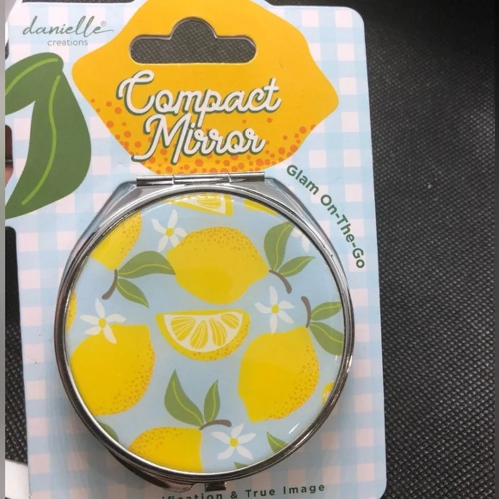 Lemon vines printed glam on‎ the go foldable 2X magnifying compact mirror new